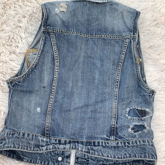 American Eagle Distressed Jean Vest - Picture 2 of 12